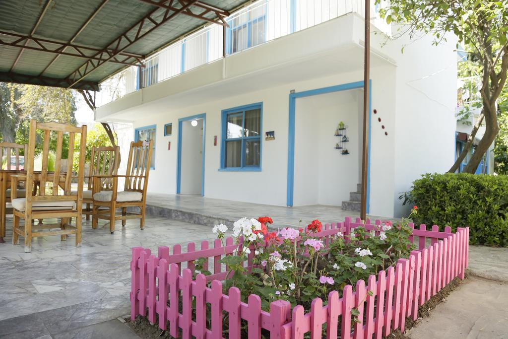 Esralina Pension Чирали Екстер'єр фото